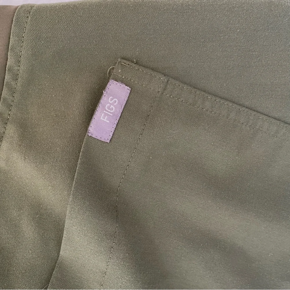 Figs Yola Maternity Skinny Scrub Pants Sz M Dark Olive Green Army Cargo Pockets - Picture 8 of 14